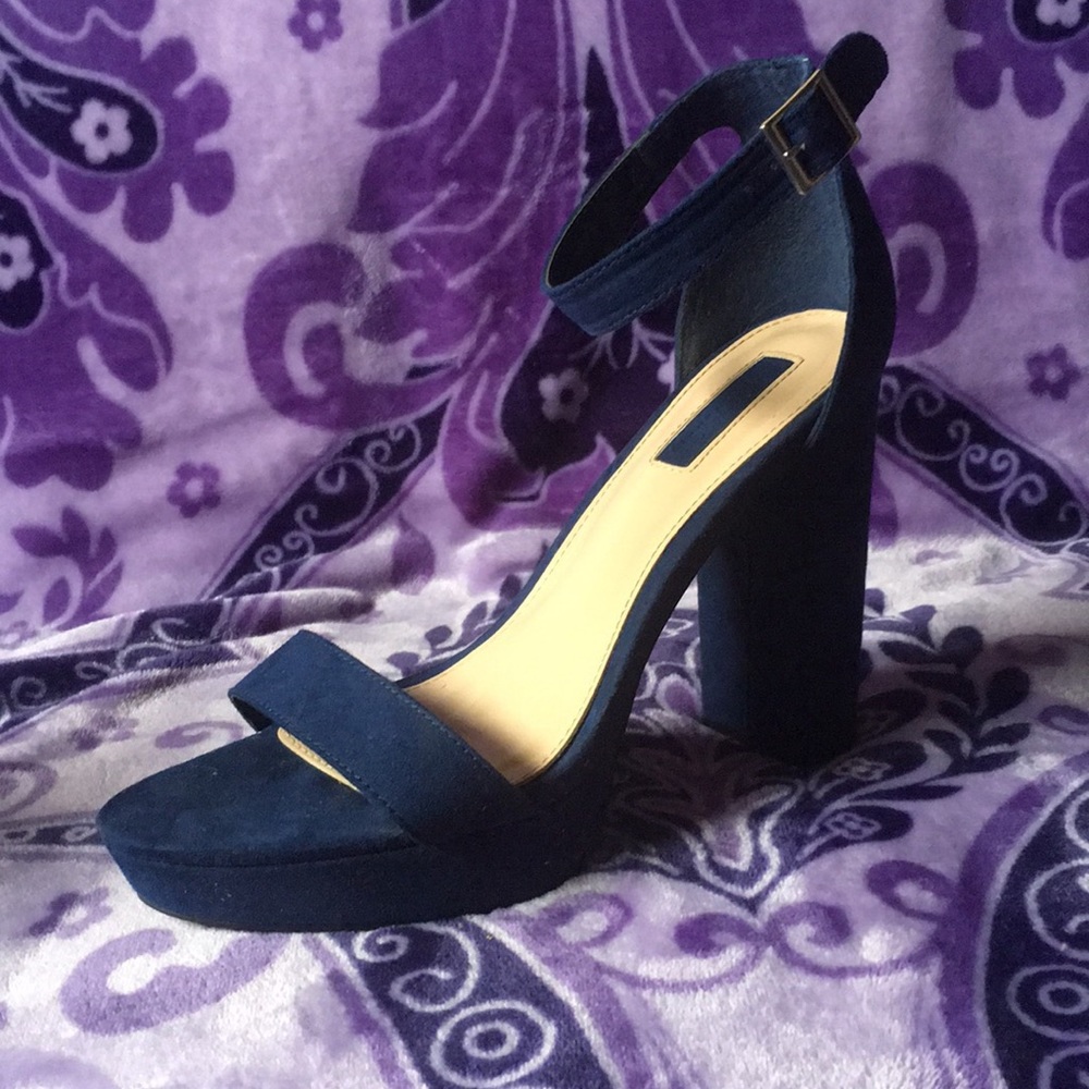 Heels - Picture 2 of 5